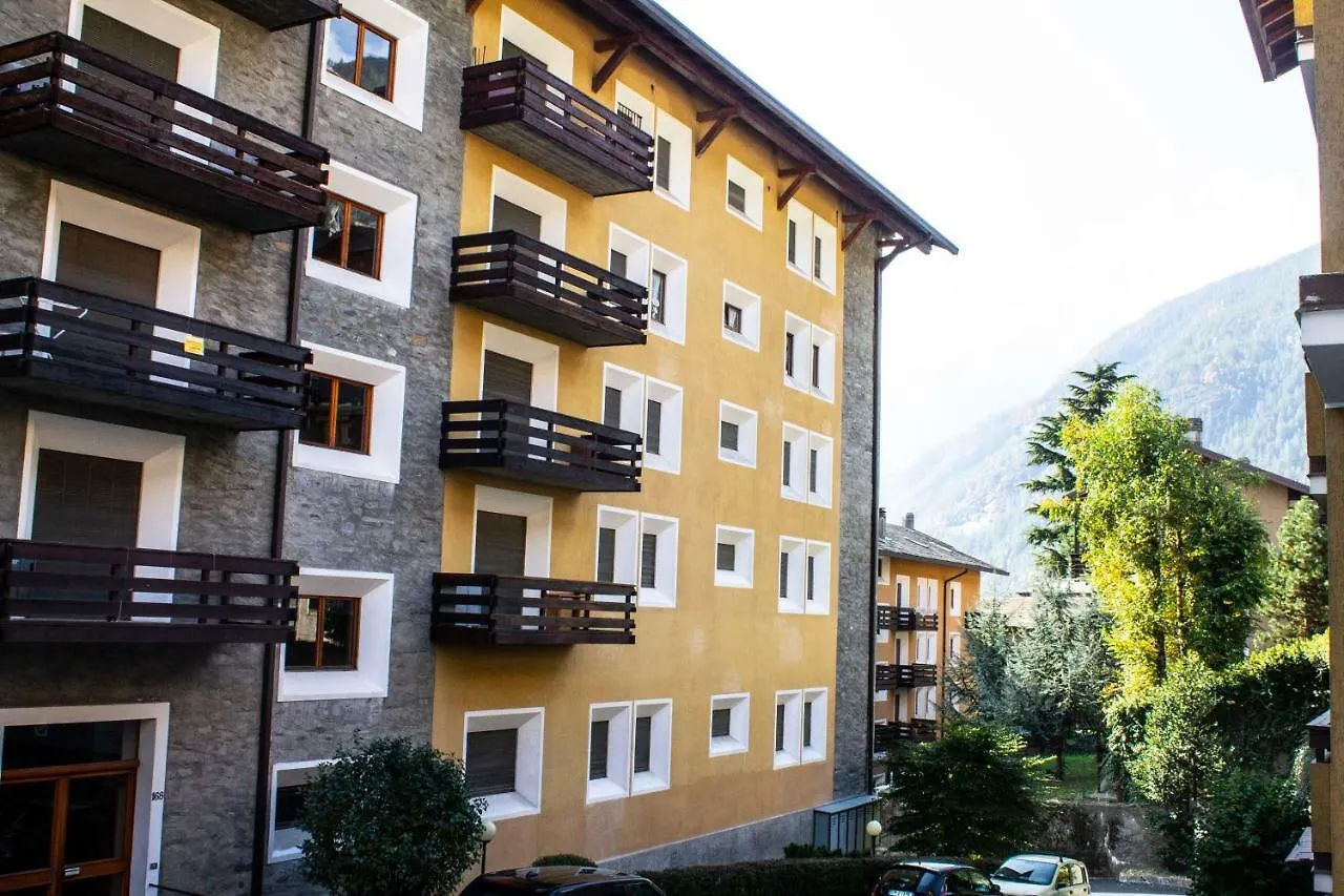 Appartamento Trilocale in centro a Chiesa Valmalenco Chiesa in Valmalenco Italia